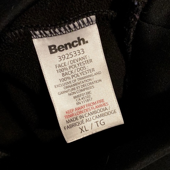 Mens XL black and white Bench hoodie. - Picture 2 of 2
